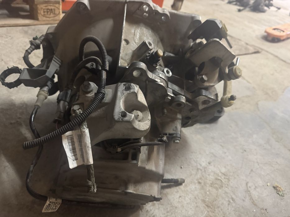 Скоростна кутия Пежо 208 опел корса ф 1.2 бензин corsa f 1,2 petrol