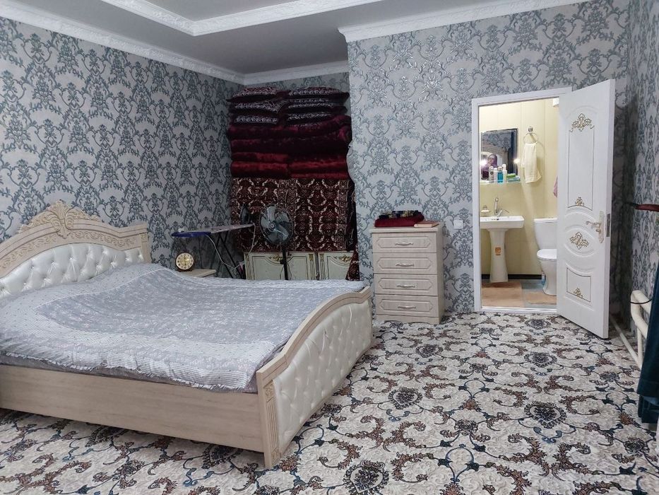 Hovli sotiladi. Oq uyda Uy sotiladi