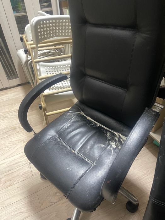 Продам 2 кресла офисные