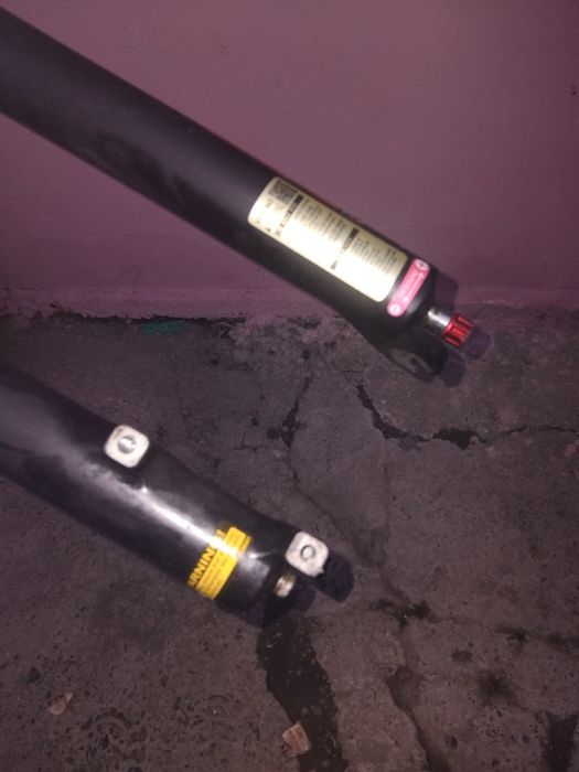 Vand furca de bicicleta de 27.5  furca este buna