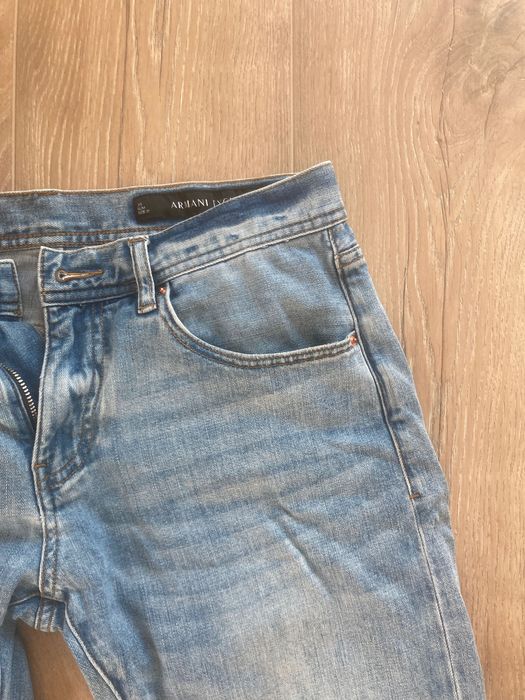Продавам дънки Armani Exchange (AX) Цвят: светло син Размер: 31 (slim fit)