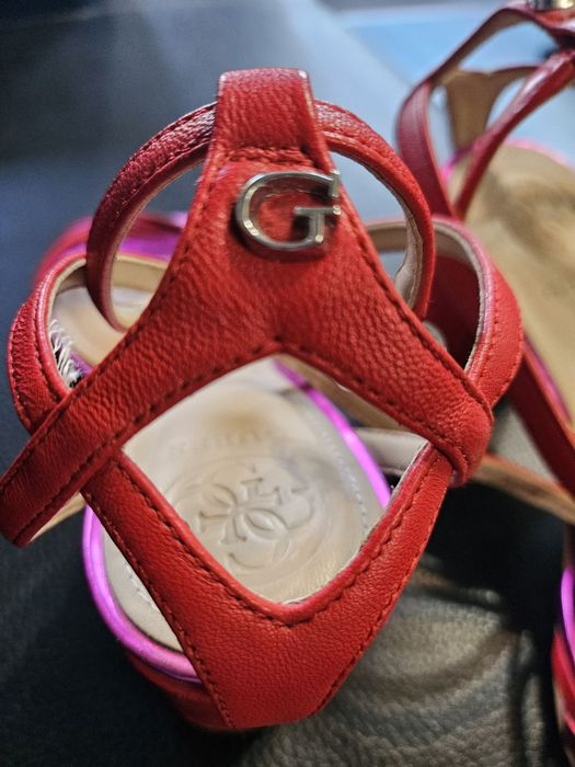 Дамски сандали Guess