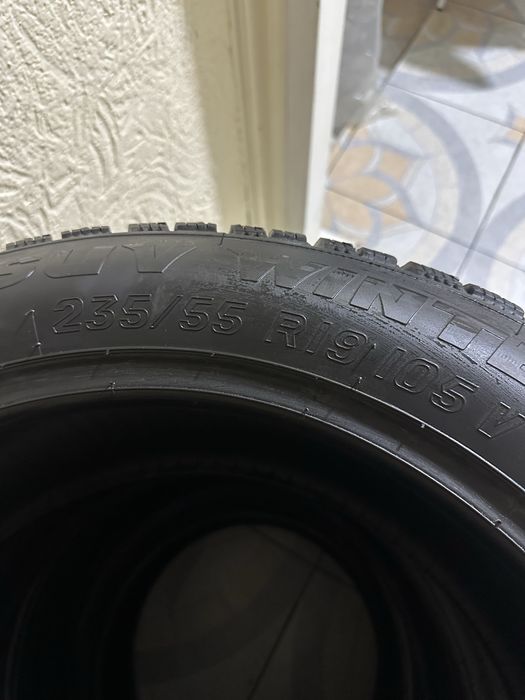 Шины 235/55/19 продам