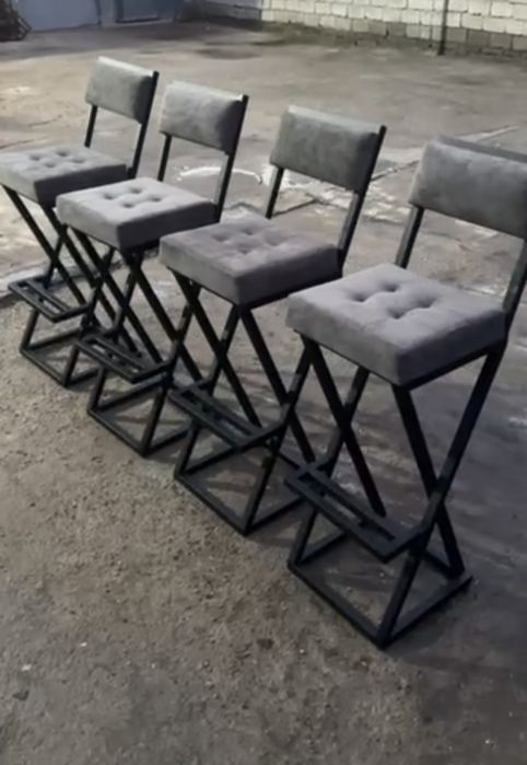 Барных стульев в стиле лофт металлическим каркасом с мягкими сиденьями