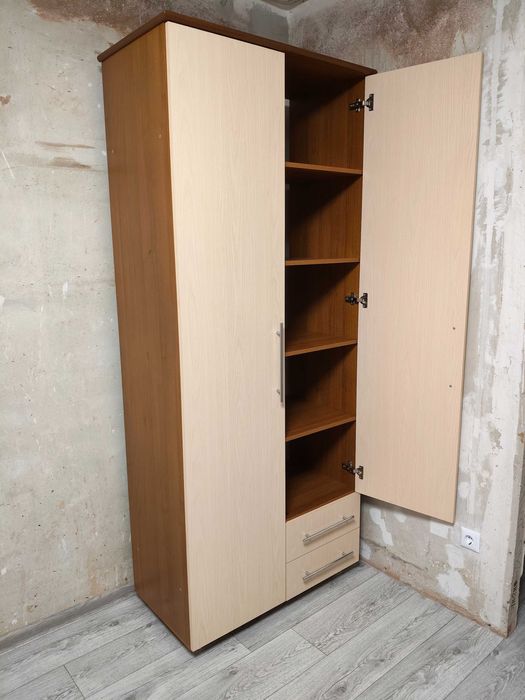 Шкаф двухстворчатый