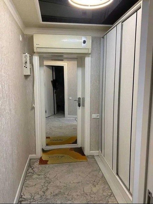 Квартира в аренду 2/1/5 Беруний Метро Узок муддатга Берилади
