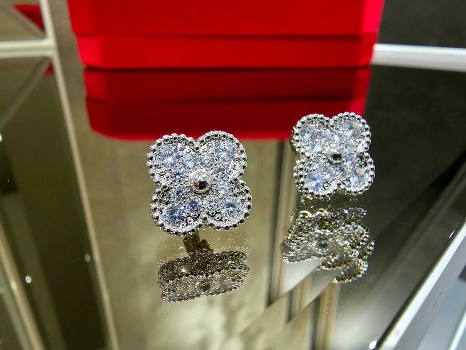 Van Cleef & Arpels VCA Silver Diamond Stud Alhambra Дамски Обеци