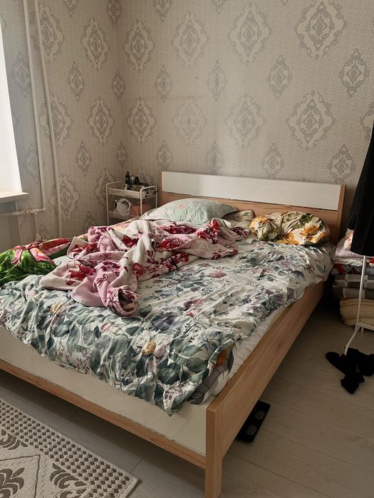 Продам спальний гарнитур ( кровать, шкаф)