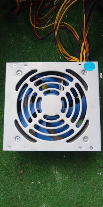 Продавам захранване за компютър 550W-Марка Delux