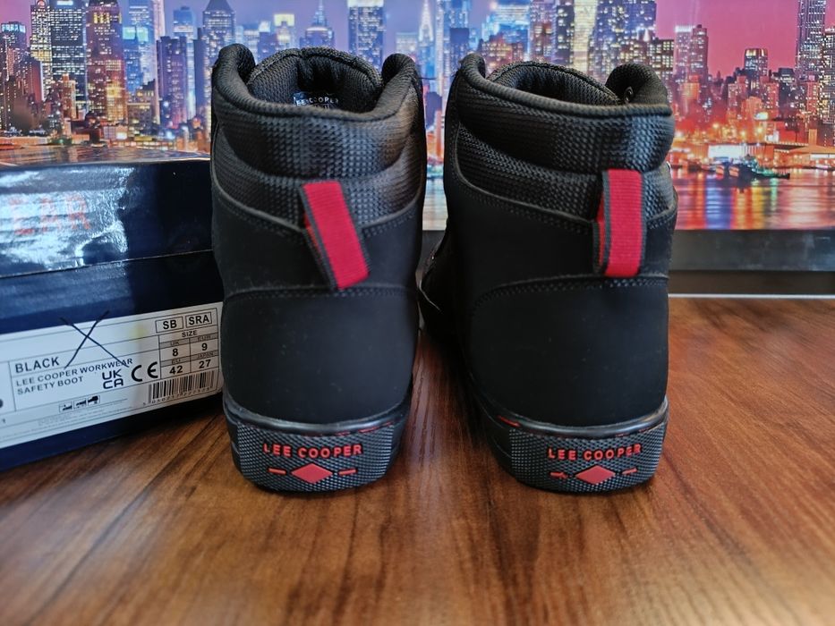 Ботинки от бренда Lee Cooper