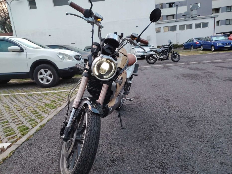 Scuter electric Super Soco TC, baterie reconditionata, permis B sau AM
