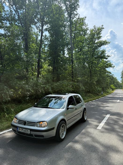 VOLKSWAGEN Golf 2002