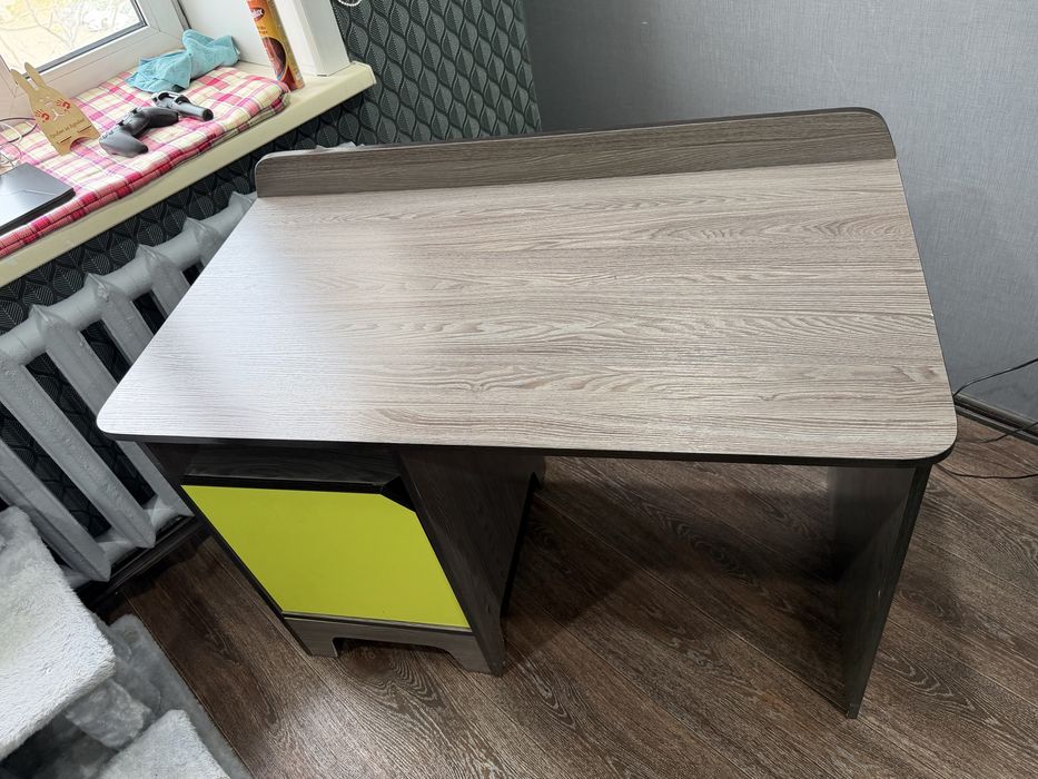 Письменный стол