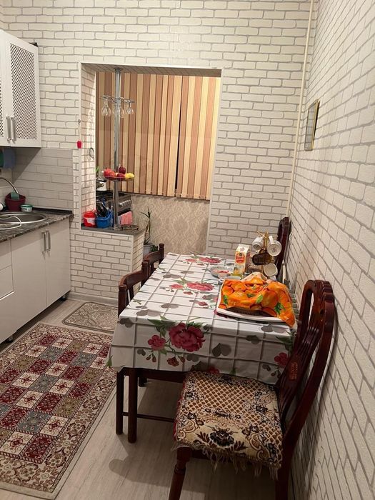 Квартираға қыздар аламын.