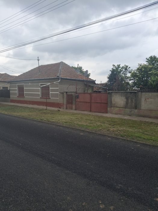 Casa Iratosu langa Arad central la soseaua principala