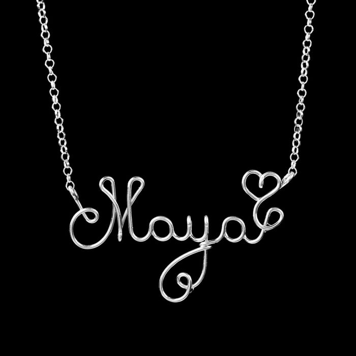 Колиета, гривни и ключодържатели с ръчно изработени имена