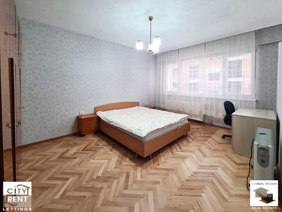 104987 Апартамент с три помещения, в широкия център на Велико Търново