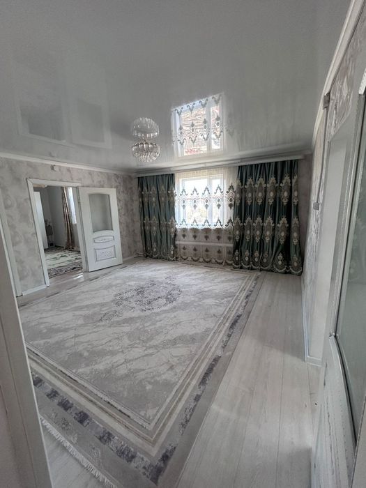 Үй сатылады. Дом продается.