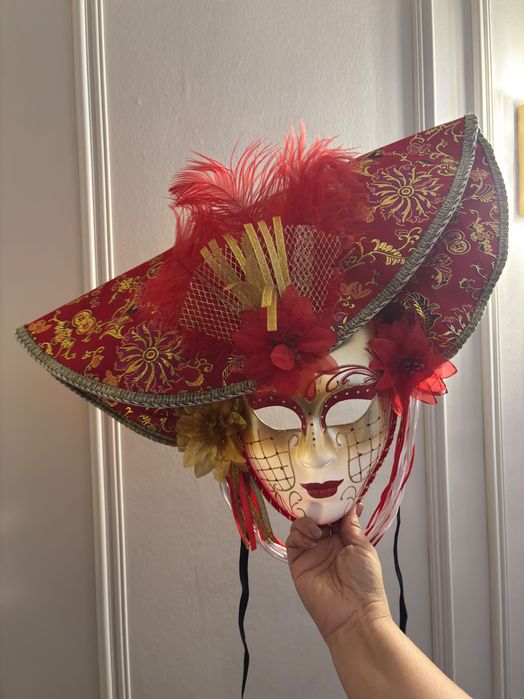 Маскарадная маска, перчатки и веер