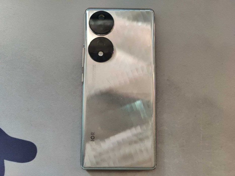 Смартфон: Honor 70 8/256