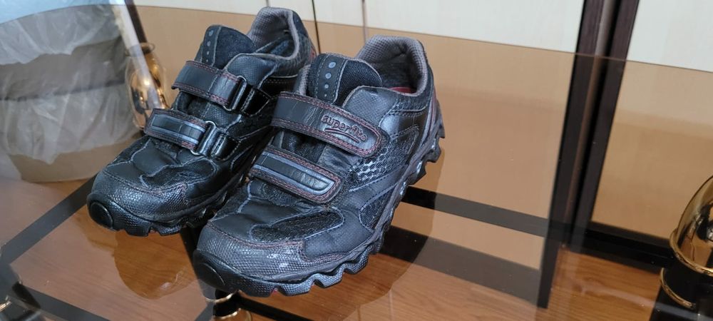 Adidași Superfit