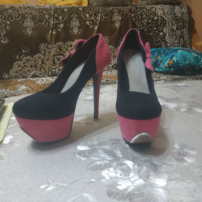 Продаются обувь лабутены 38 размер