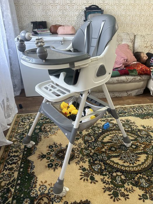 Продам детский столик в идеальном состояний