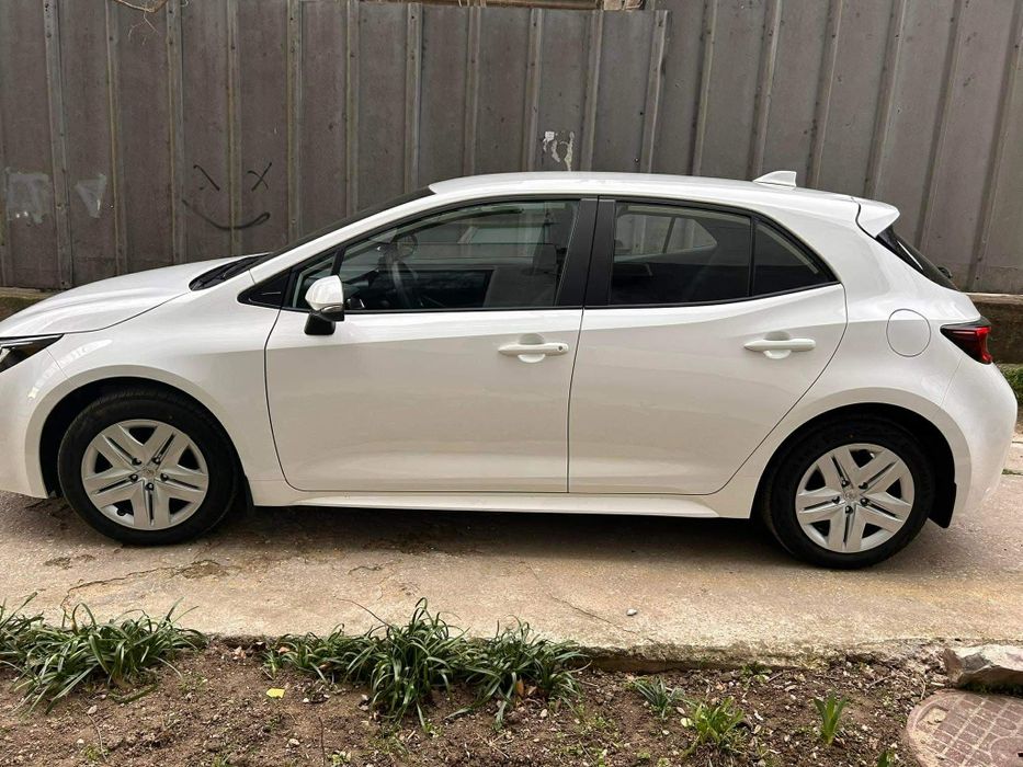 Toyota Corolla 1.8  ХИБРИД