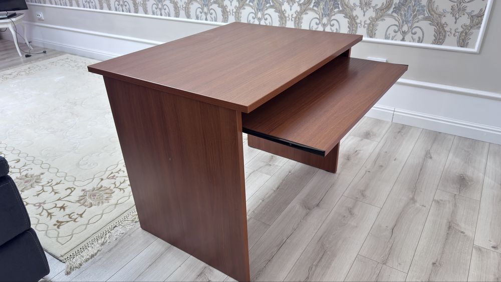 Стол компьютерный