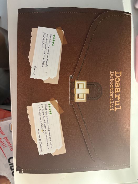 Vand sau schimb dosarul detectivului