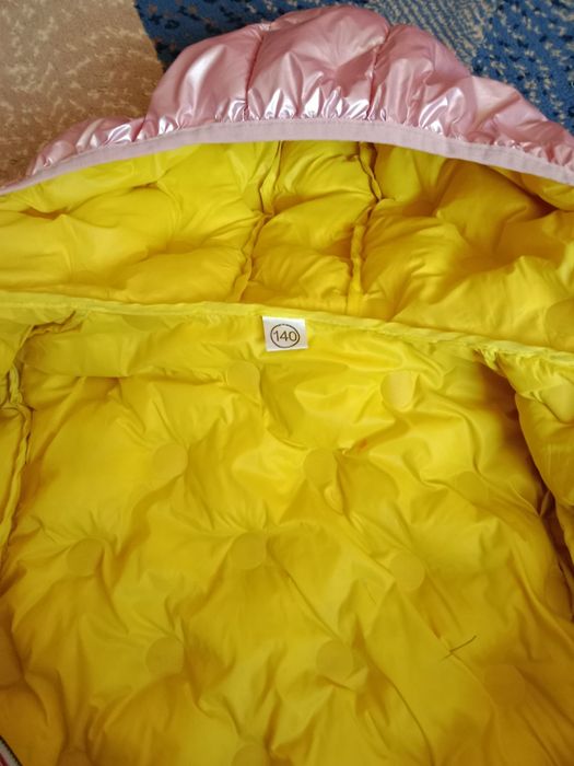 Продам весенние курточки