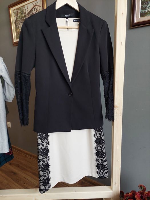 Черно сако с дантелени ръкави