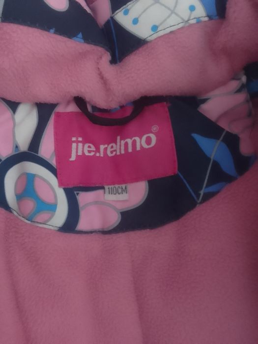 Продам зимние комбинезоны на девочек