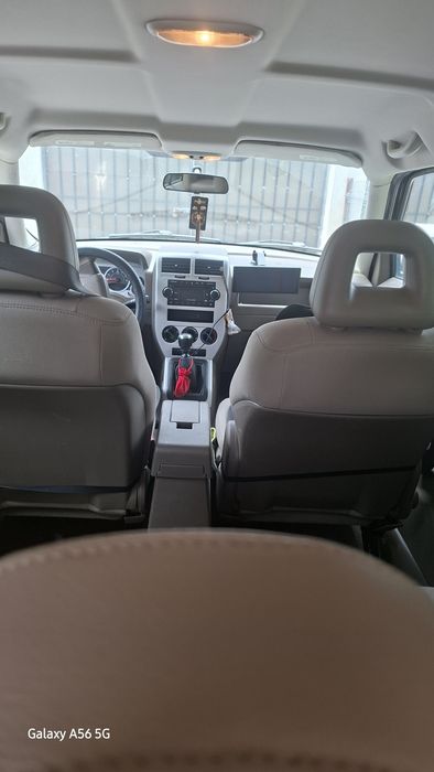 Vând jeep patriot