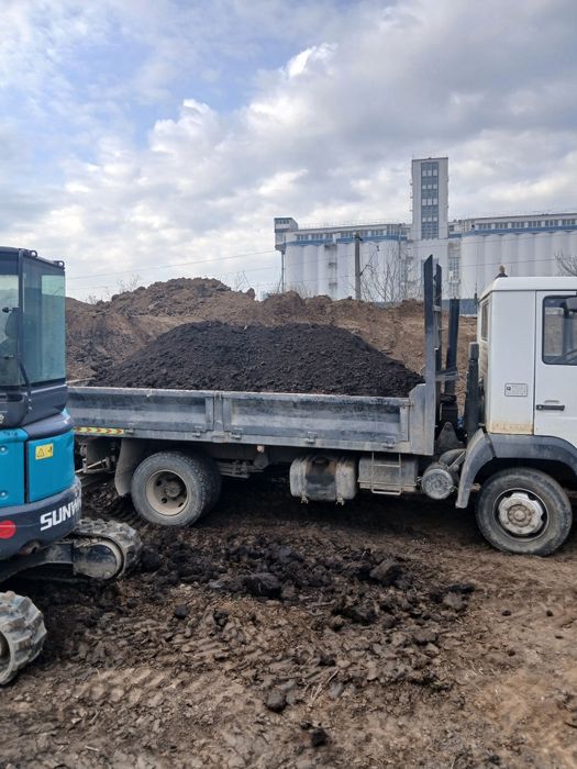 Pamant negru vegetal pt gazon gradina solar