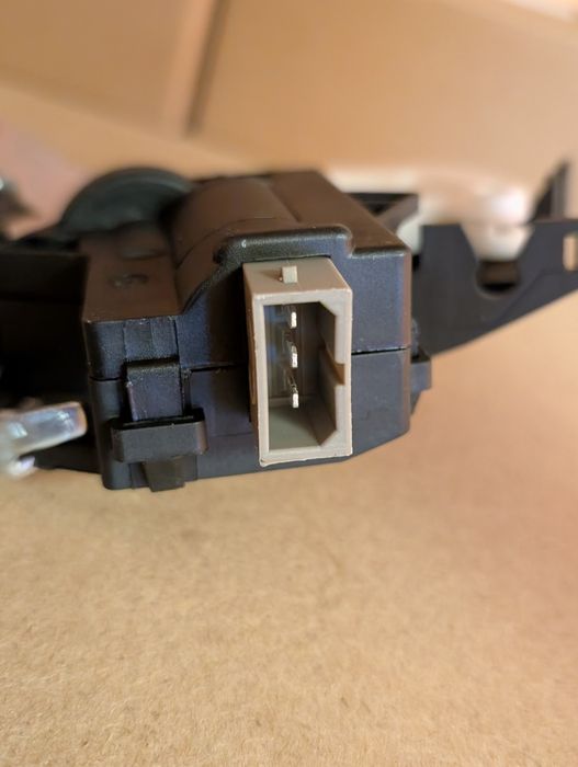 Broasca incuietoare haion portbagaj Audi A4 A5 A6 A8 VW Passat Jetta