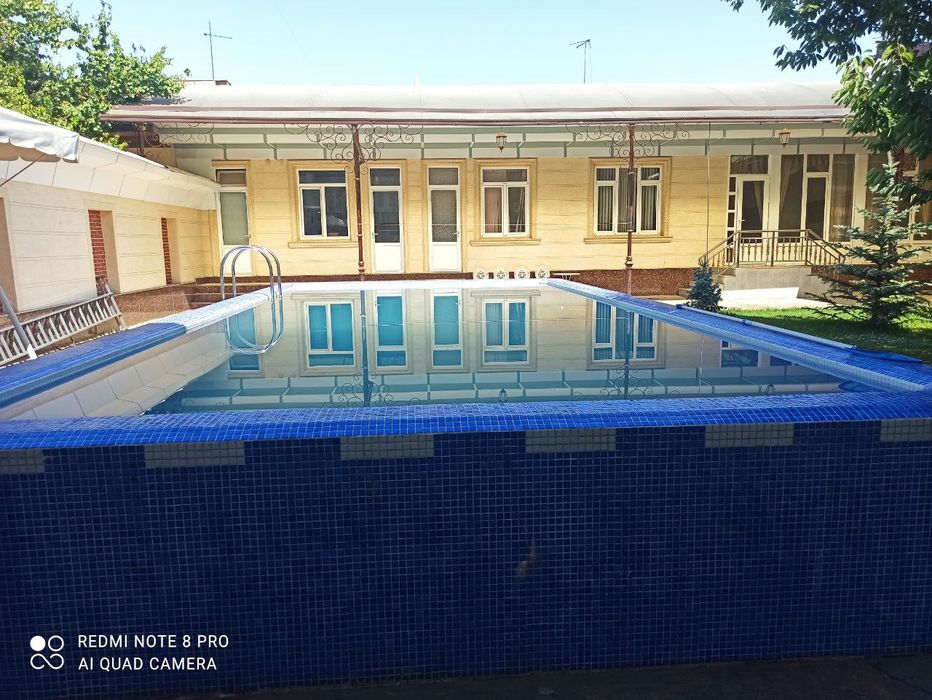 Назарбекда файизли ховли, хамма шароитлар бор, бассейн, микро климет.