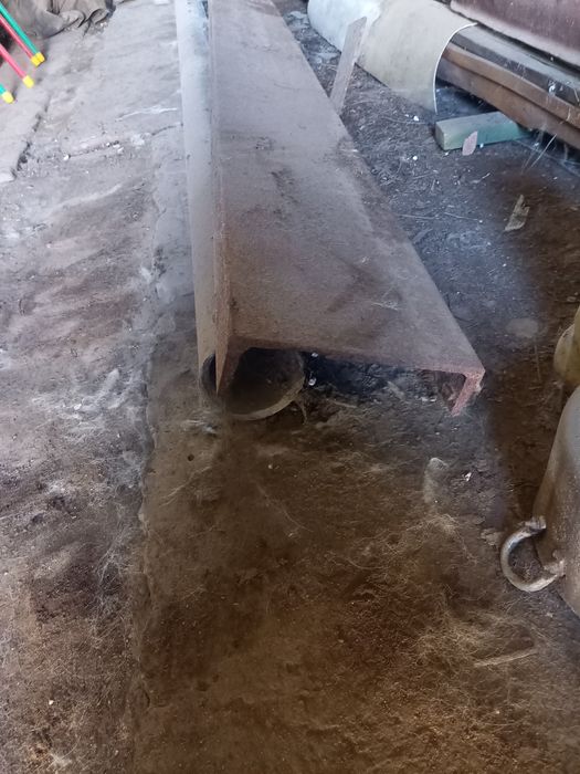 Продам швеллер отличный, ровный.