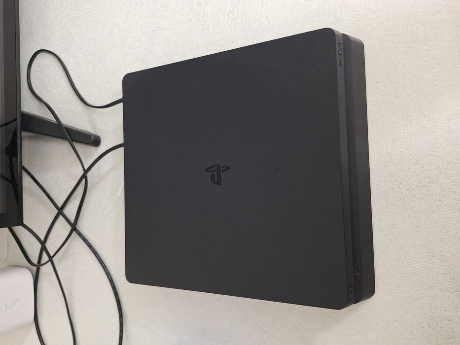 продам ps4 в очень хорошом сотояние