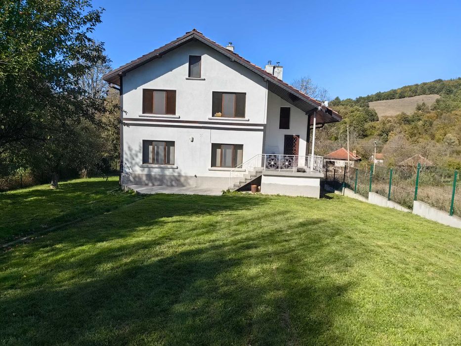 Продава се Къща в София, 7-ми 11-ти километър - 212 кв.м за 1048 €/кв.м - Снимка #1