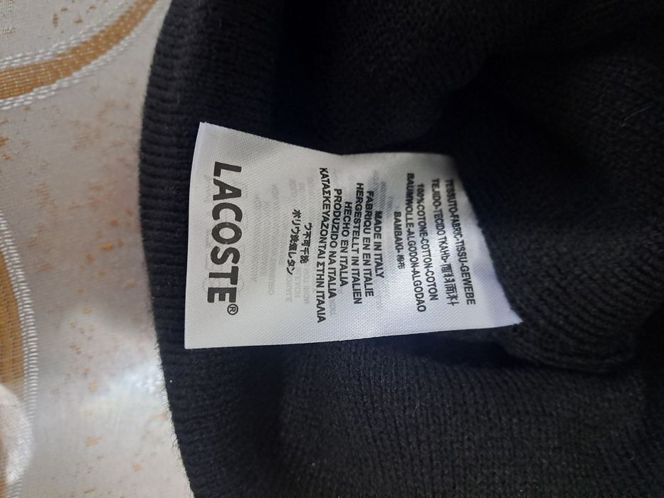 Vând căciula Lacoste nouă originală