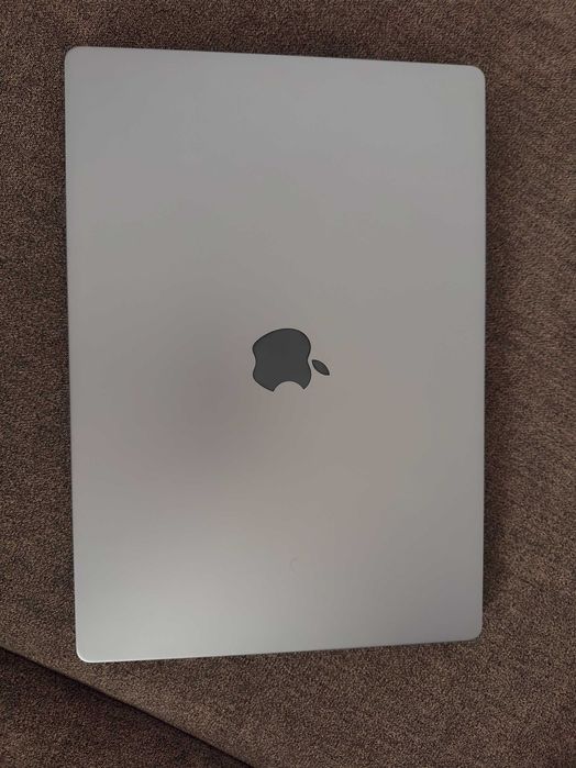MacBook Pro 16 M1 Max (32GB RAM / 1TB SSD) - 10 core CPU/ 32 core GPU