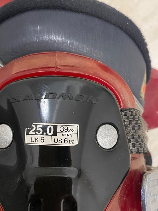 Ски обувки и ски