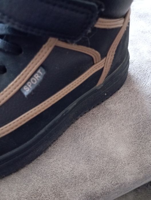 Продам детскую обувь