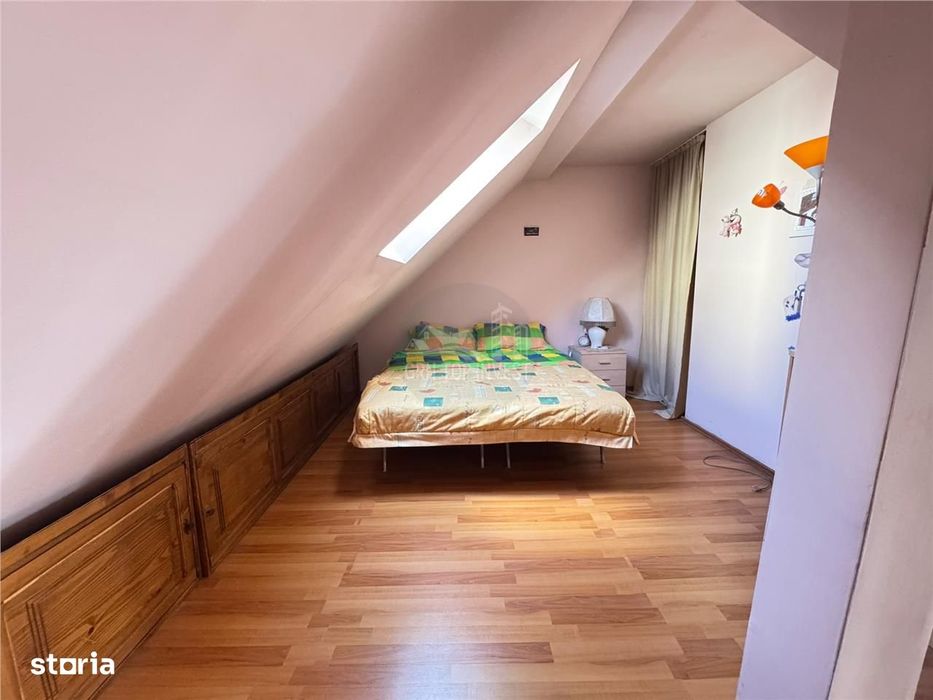 Apartament la mansarda cu 3 camere si balcon in Vasile Aaron