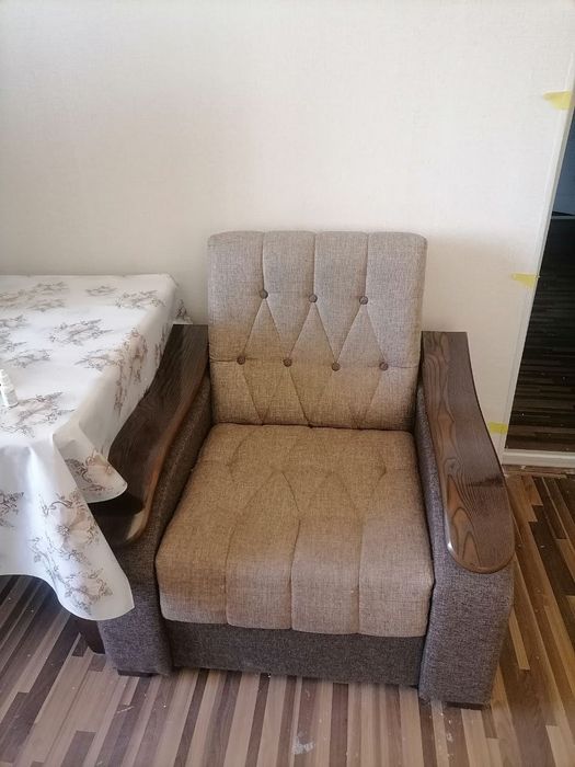 Продажа- 2 кресла и диван