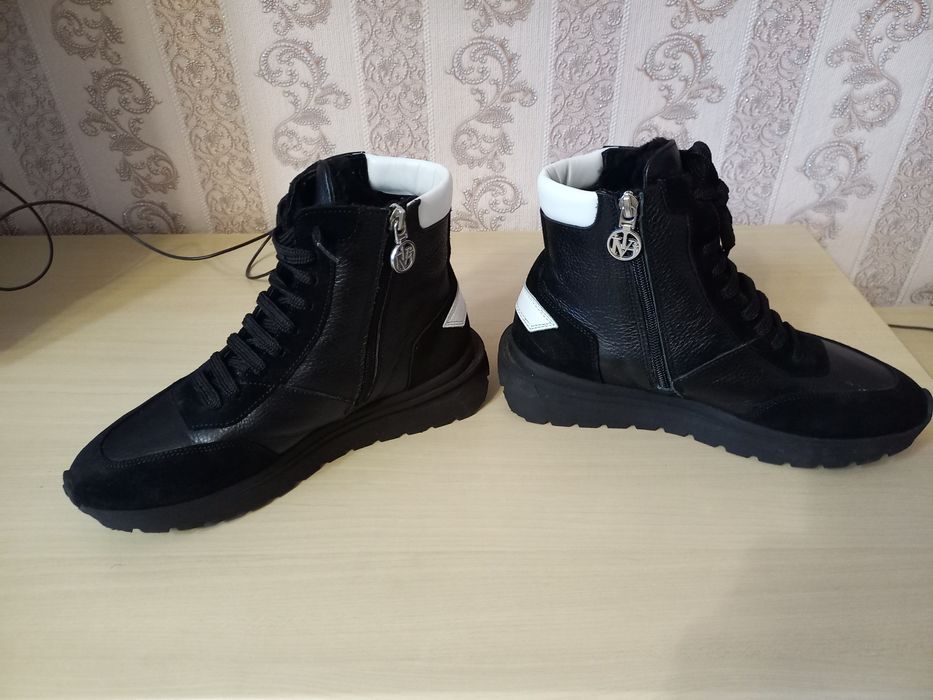Продам женские зимние сапоги