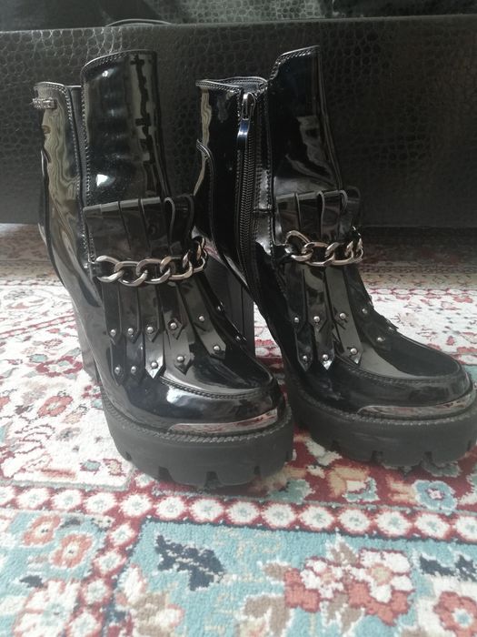 Ботинка всего за 5000 почти новая