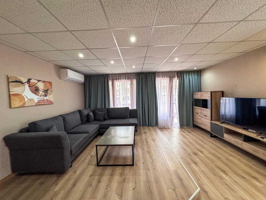 Чисто нов тристаен под наем в кв. Лазур. След ремонт. Паркомясто