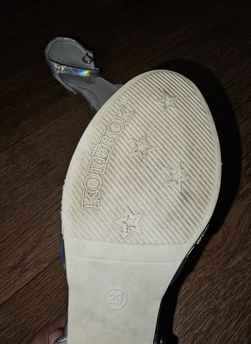 Продам детские туфли